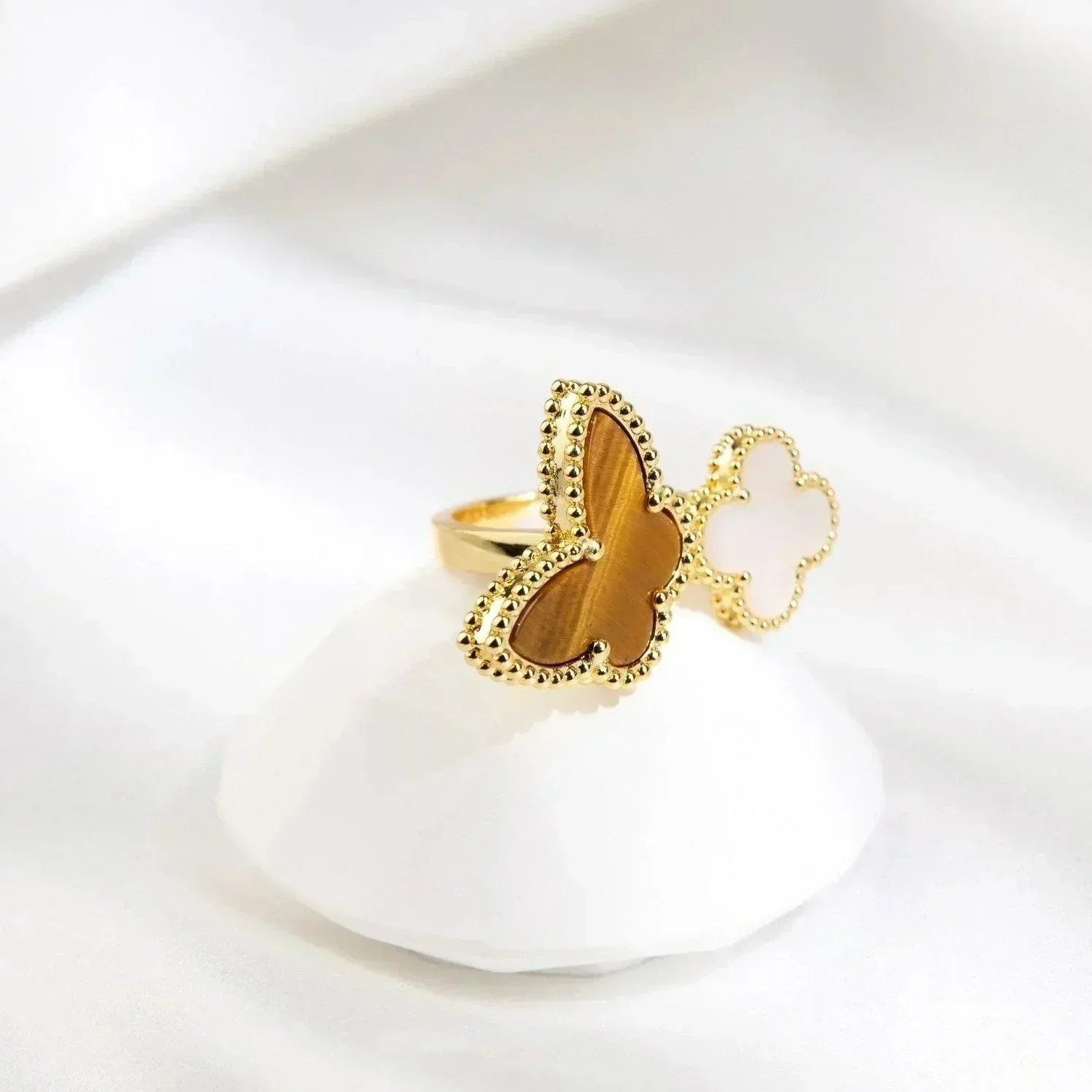 ¡®Imperial¡¯LUCKY BETWEEN THE FINGER RING