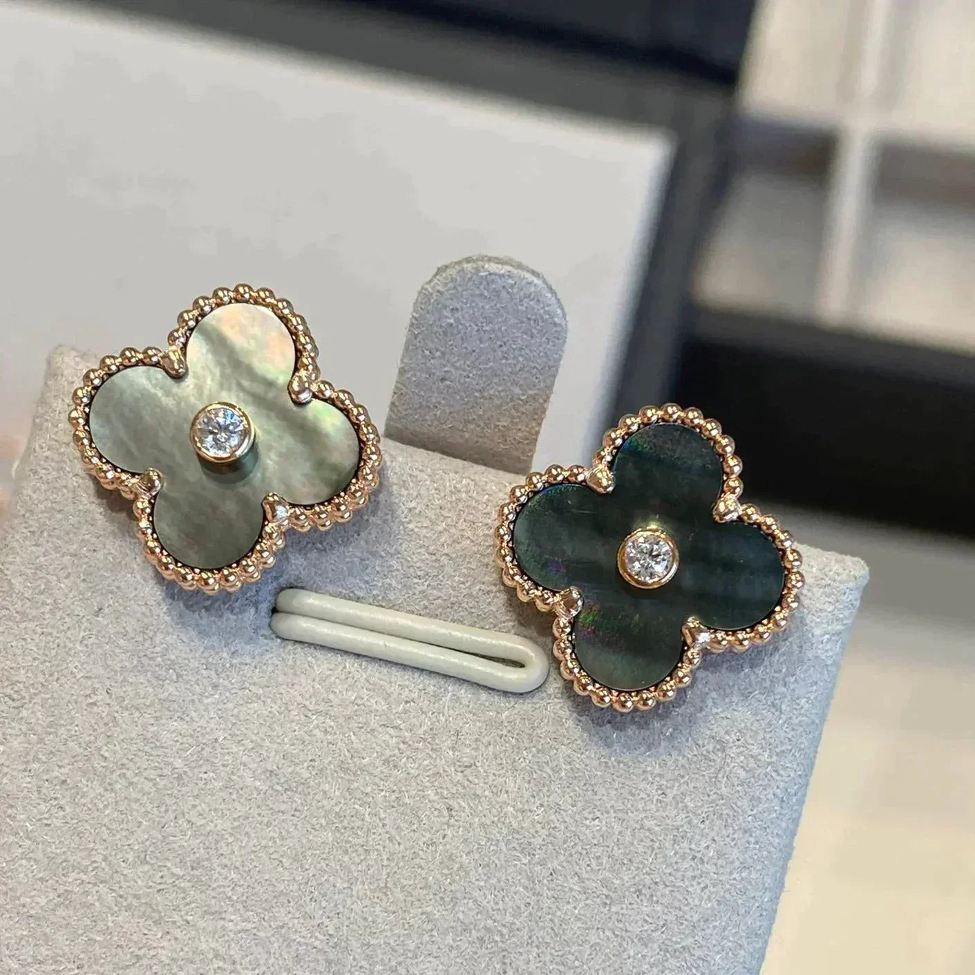 ¡®Imperial¡¯CLOVER MEDIUM 1 MOTIFS GRAY MOP  DIAMOND EARRINGS