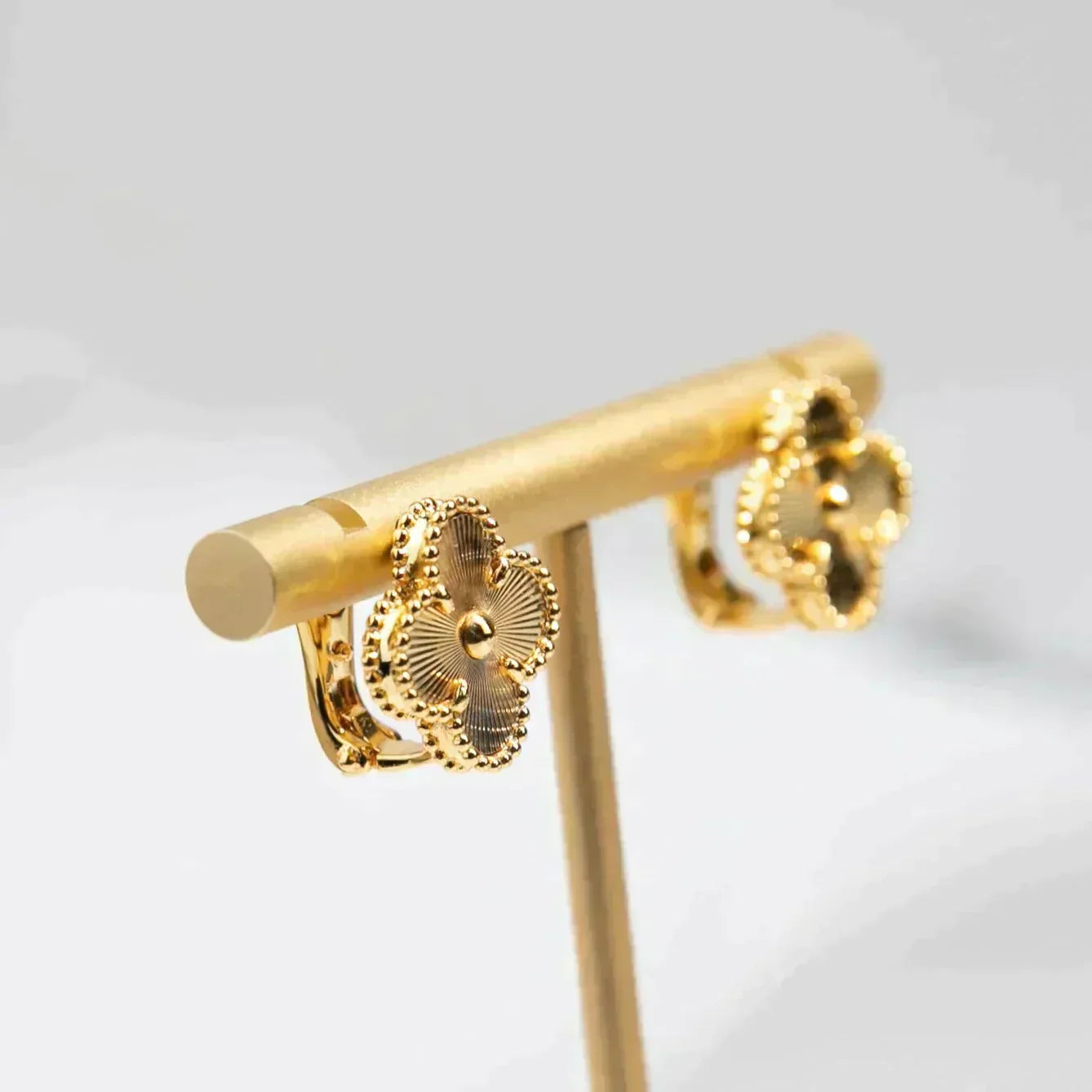 ¡®Imperial¡¯CLOVER MEDIUM 1 MOTIFS LASER EARRINGS