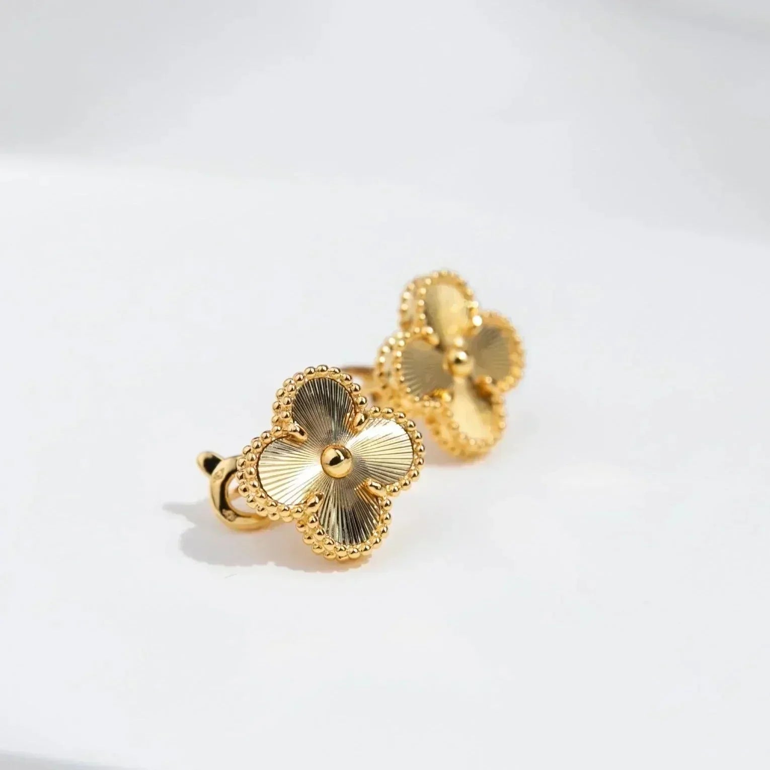 ¡®Imperial¡¯CLOVER MEDIUM 1 MOTIFS LASER EARRINGS