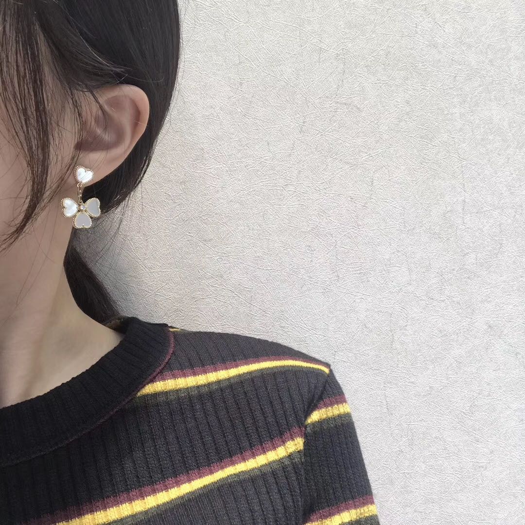 ¡®Imperial¡¯CLOVER SWEET WHITE MOP EARRINGS