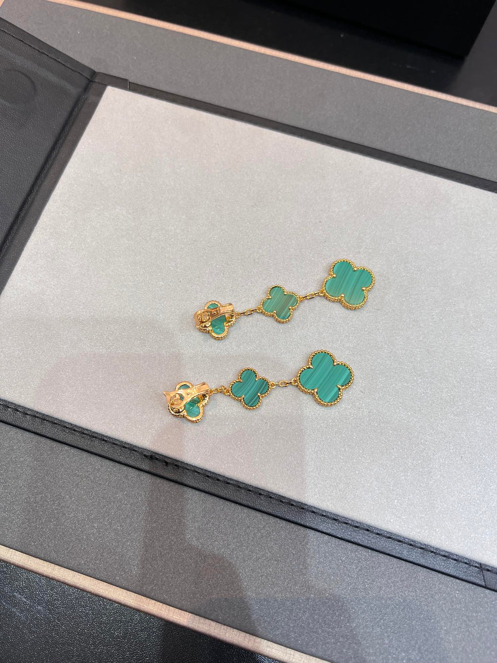 ¡®Imperial¡¯CLOVER MALACHITE 3 MOTIFS GOLD