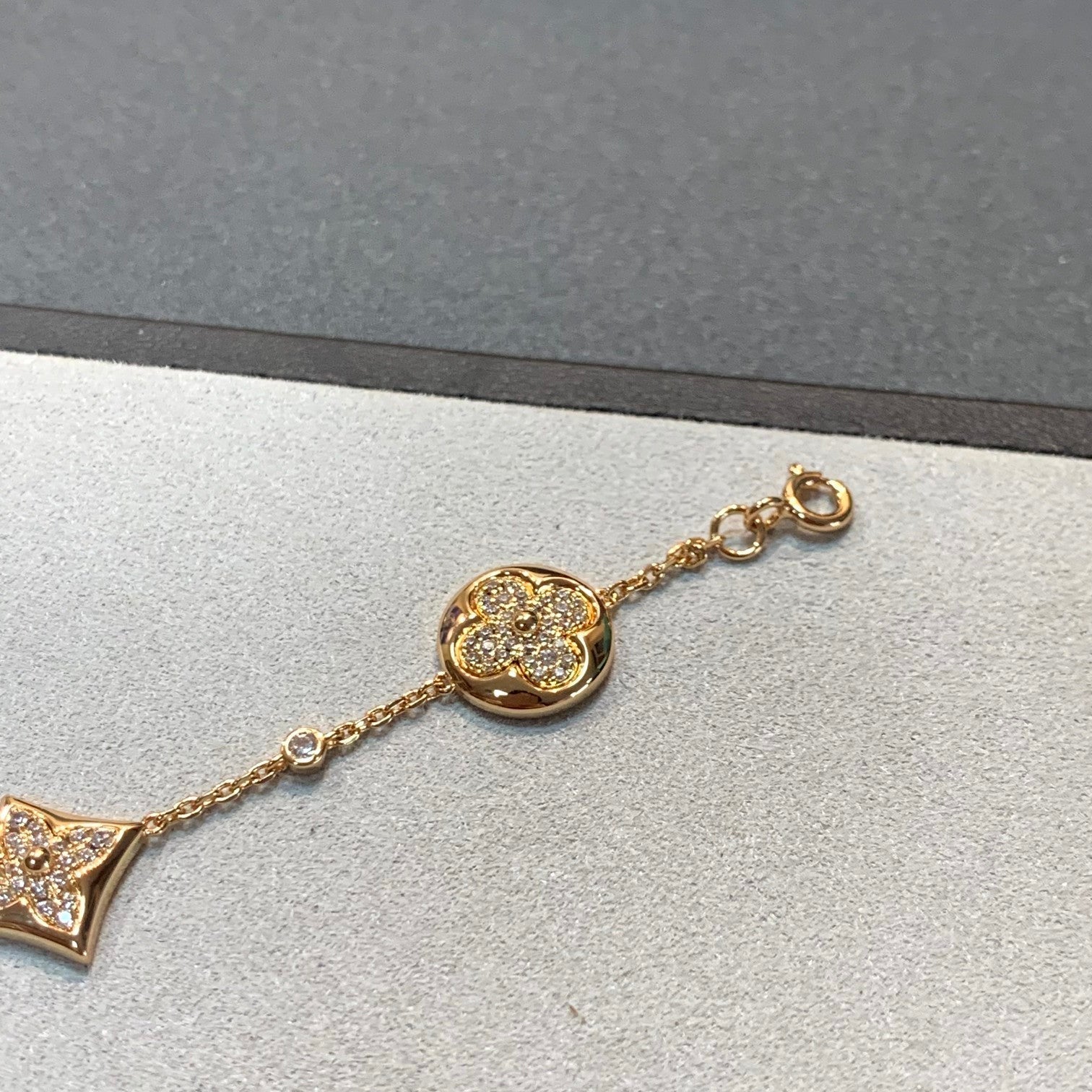 ¡®Imperial¡¯STAR AND SUN 4 MOTIFS GOLD DIAMONDS BRACELET