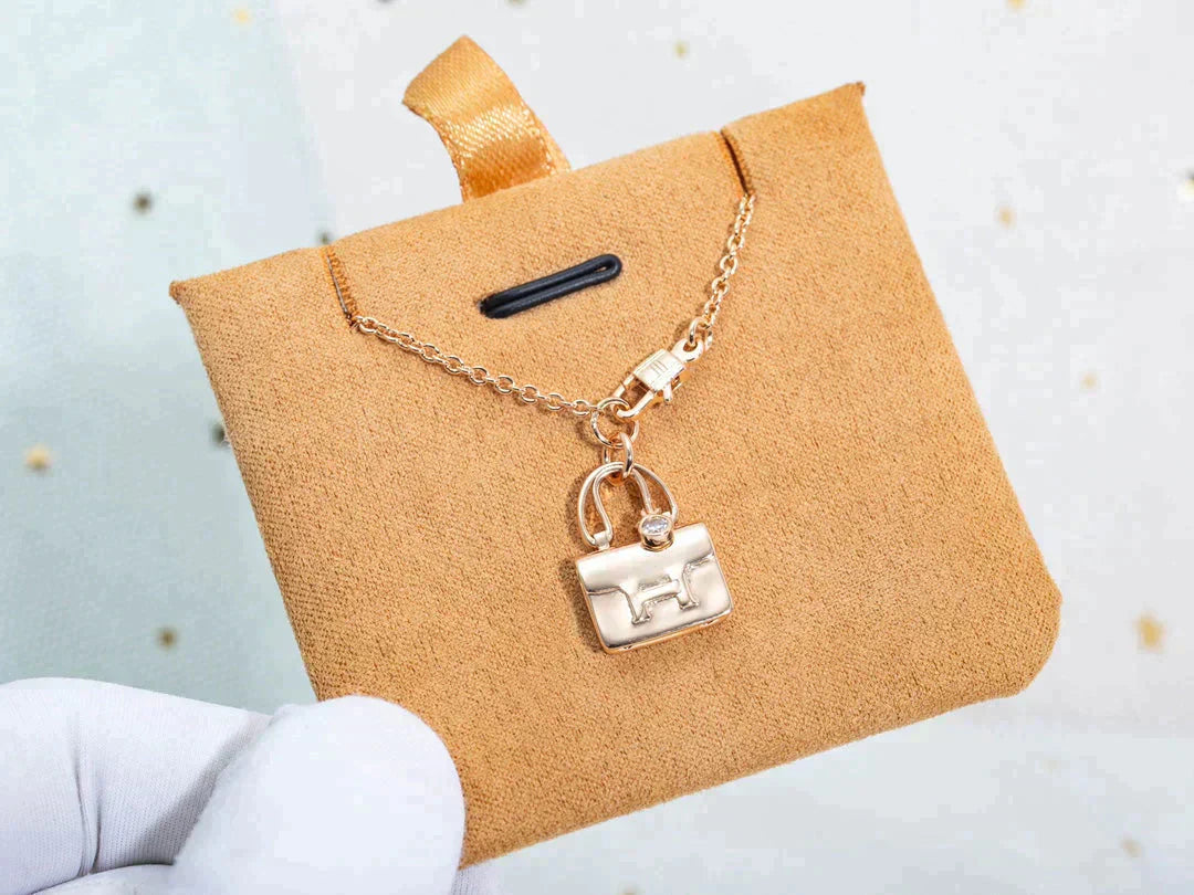 ¡®Imperial¡¯AMULETTE PEDANT ROSE GOLD NECKLACE