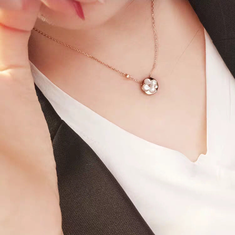 ¡®Imperial¡¯SUN MOP GOLD 1 DIAMOND NECKLACE