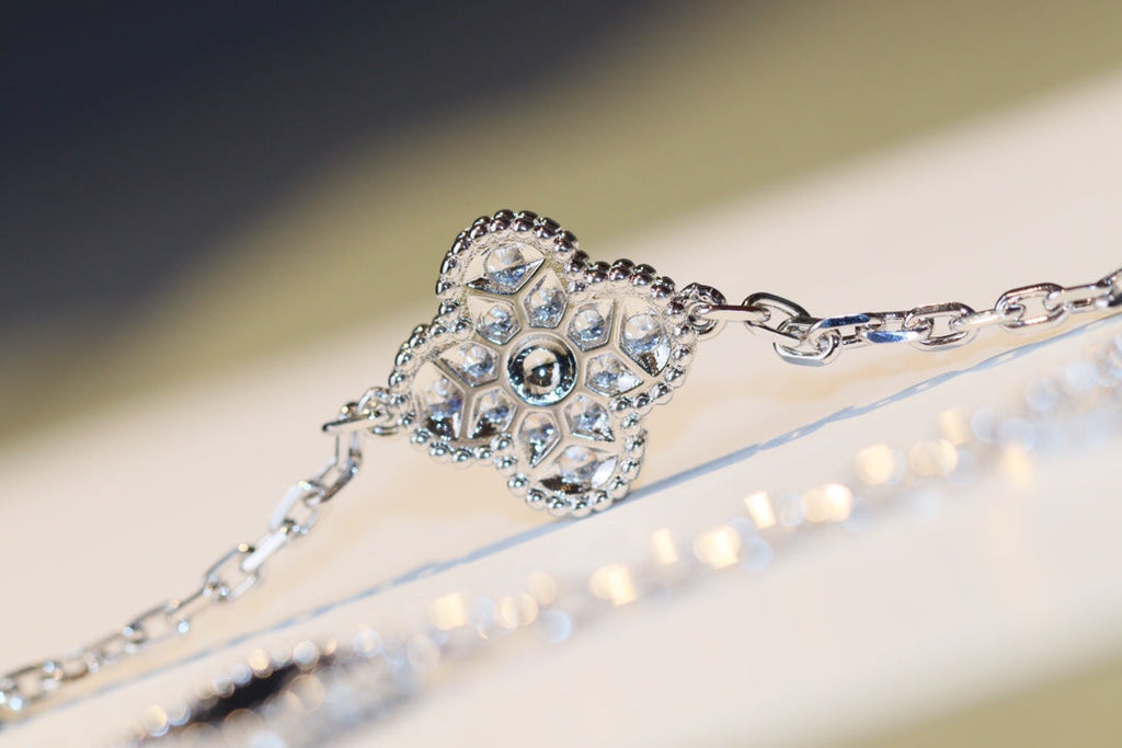 ¡®Imperial¡¯CLOVER 20 MOTIFS ONYX DIAMOND SILVER