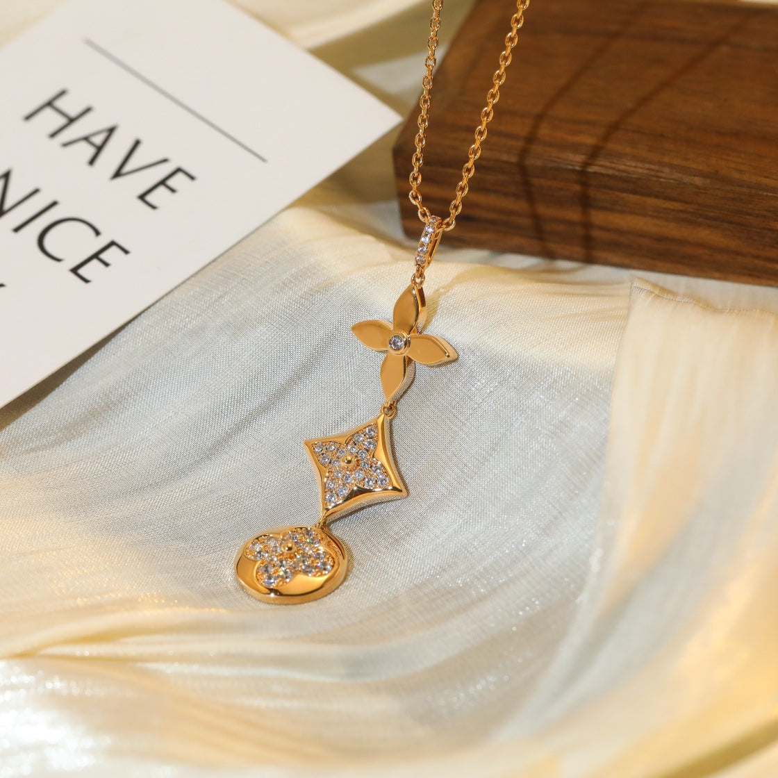 ¡®Imperial¡¯STAR AND SUN DIAMOND PINK GOLD NECKLACE