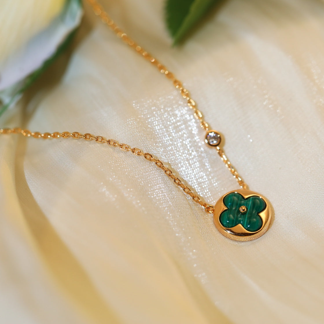 ¡®Imperial¡¯SUN PEDANT PINK GOLD 1 DIAMOND NECKLACE