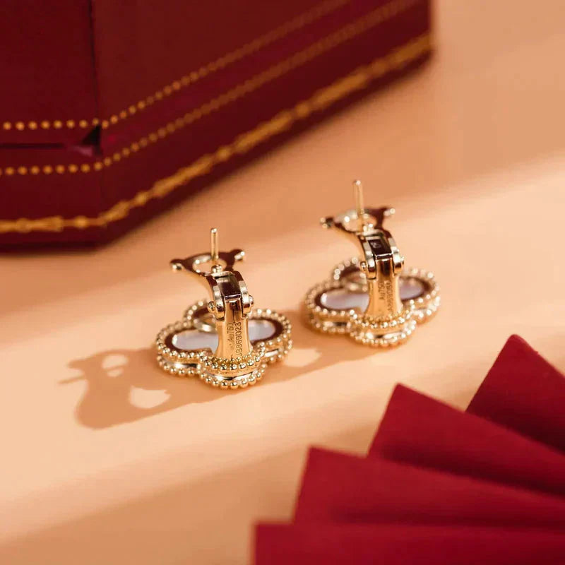 ¡®Imperial¡¯CLOVER MEDIUM 1 MOTIFS  WHITE MOP STUD EARRINGS