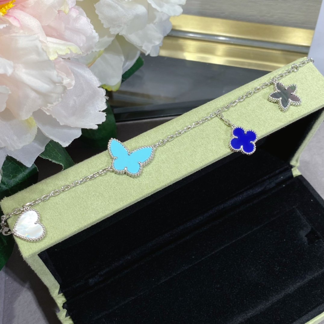 ¡®Imperial¡¯LUCKY SPRING SILVER BRACELET 4 MOTIF