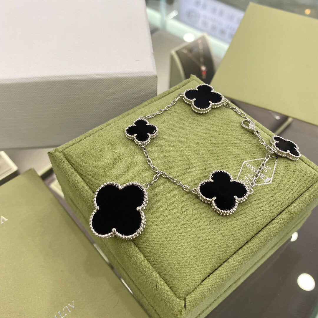 ¡®Imperial¡¯CLOVER 5 MOTIFS SIVLER ONYX BRACELET