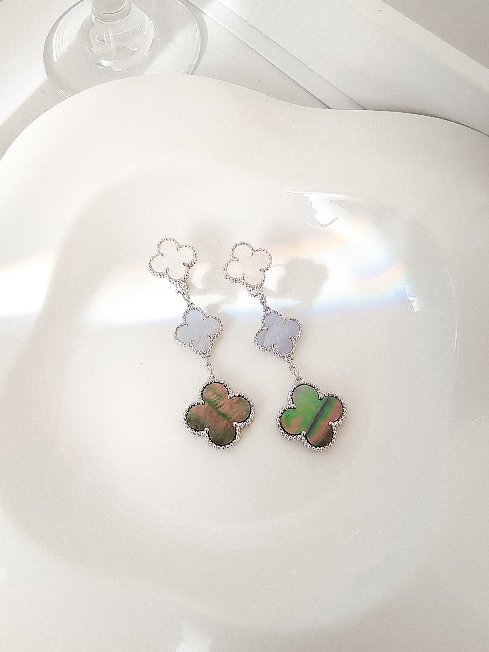 ¡®Imperial¡¯CLOVER 3 MOTIFS CHALCEDONY DARK MOP SILVER EARRINGS