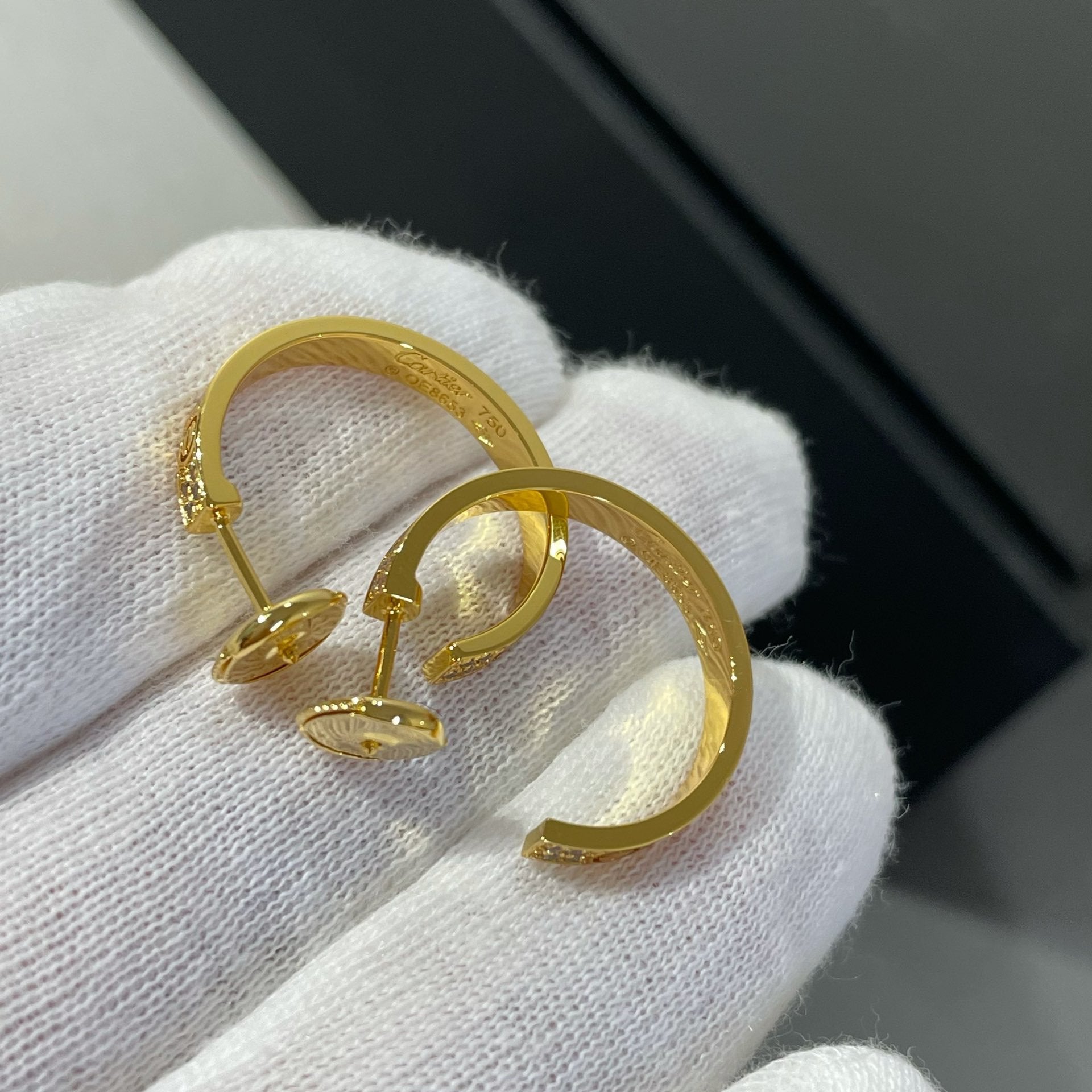 ¡®Imperial¡¯LOVE DIAMOND GOLD HOOP EARRINGS