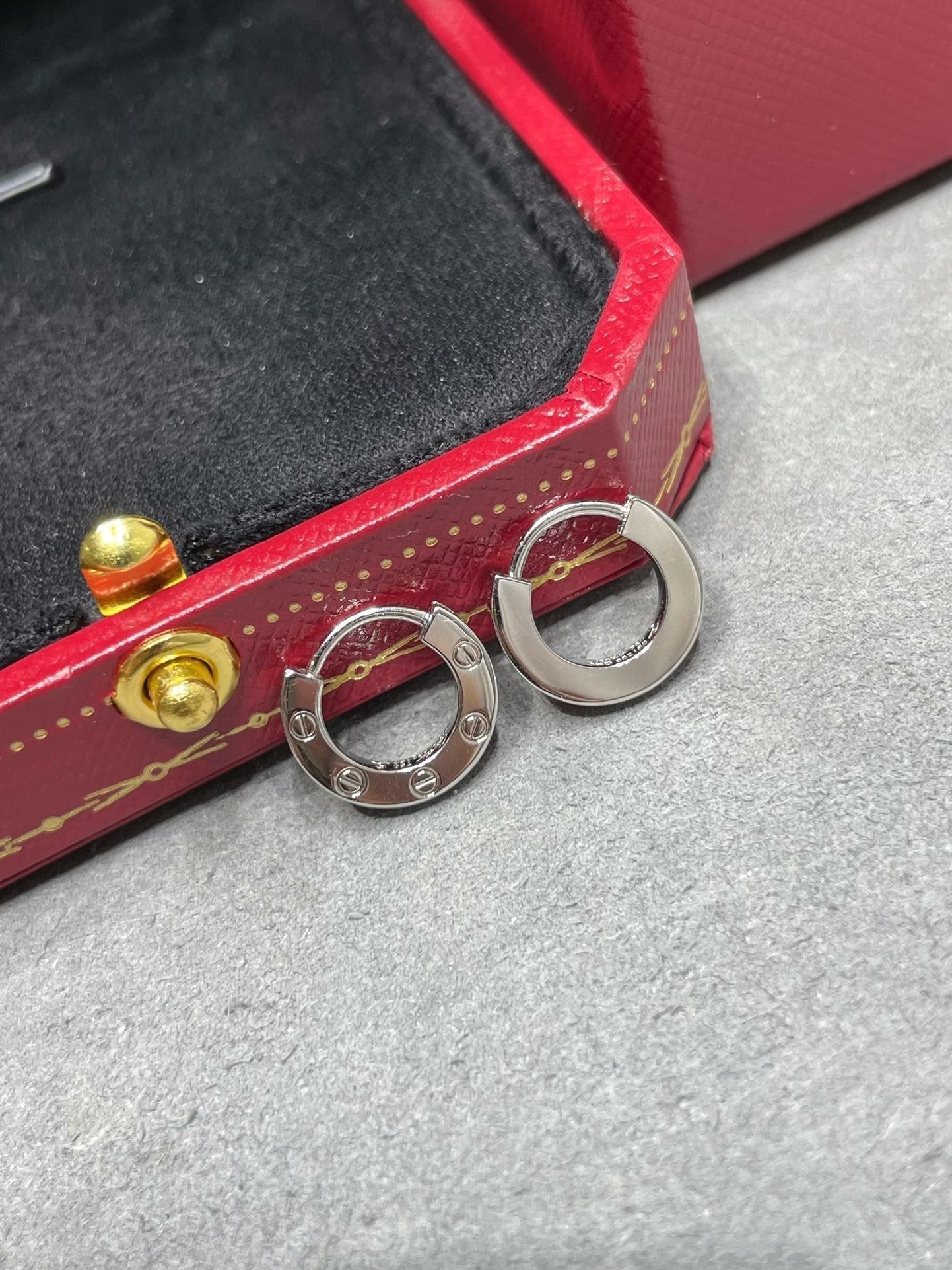 ¡®Imperial¡¯LOVE MINI EARRINGS