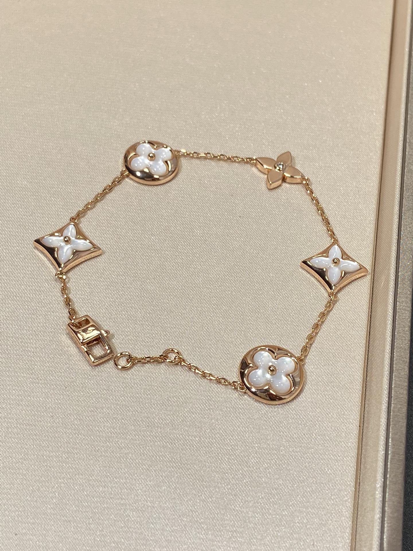 ¡®Imperial¡¯STAR AND SUN 5 MOTIF MOP PINK GOLD BRACELET