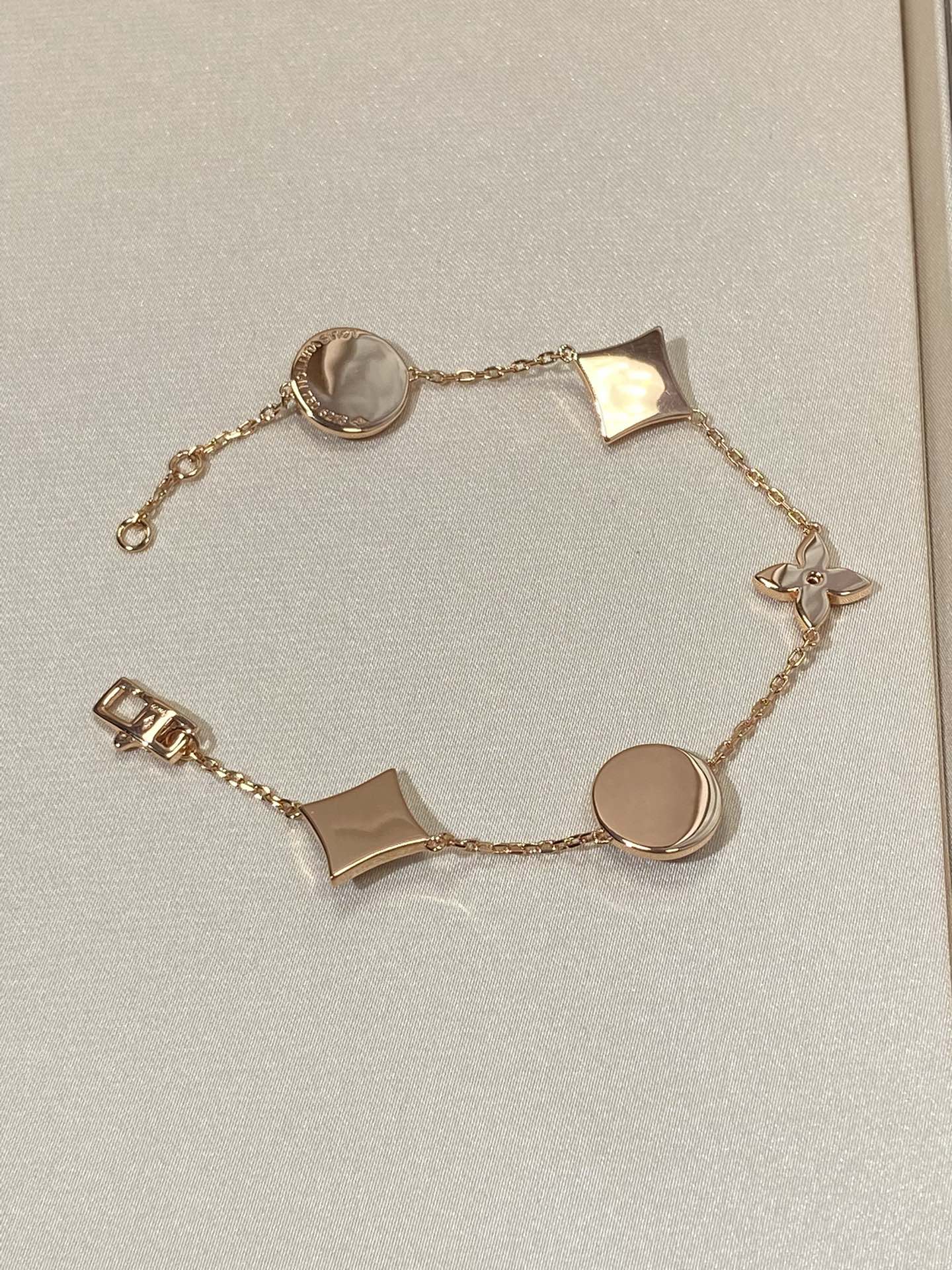 ¡®Imperial¡¯STAR AND SUN 5 MOTIF MOP PINK GOLD BRACELET
