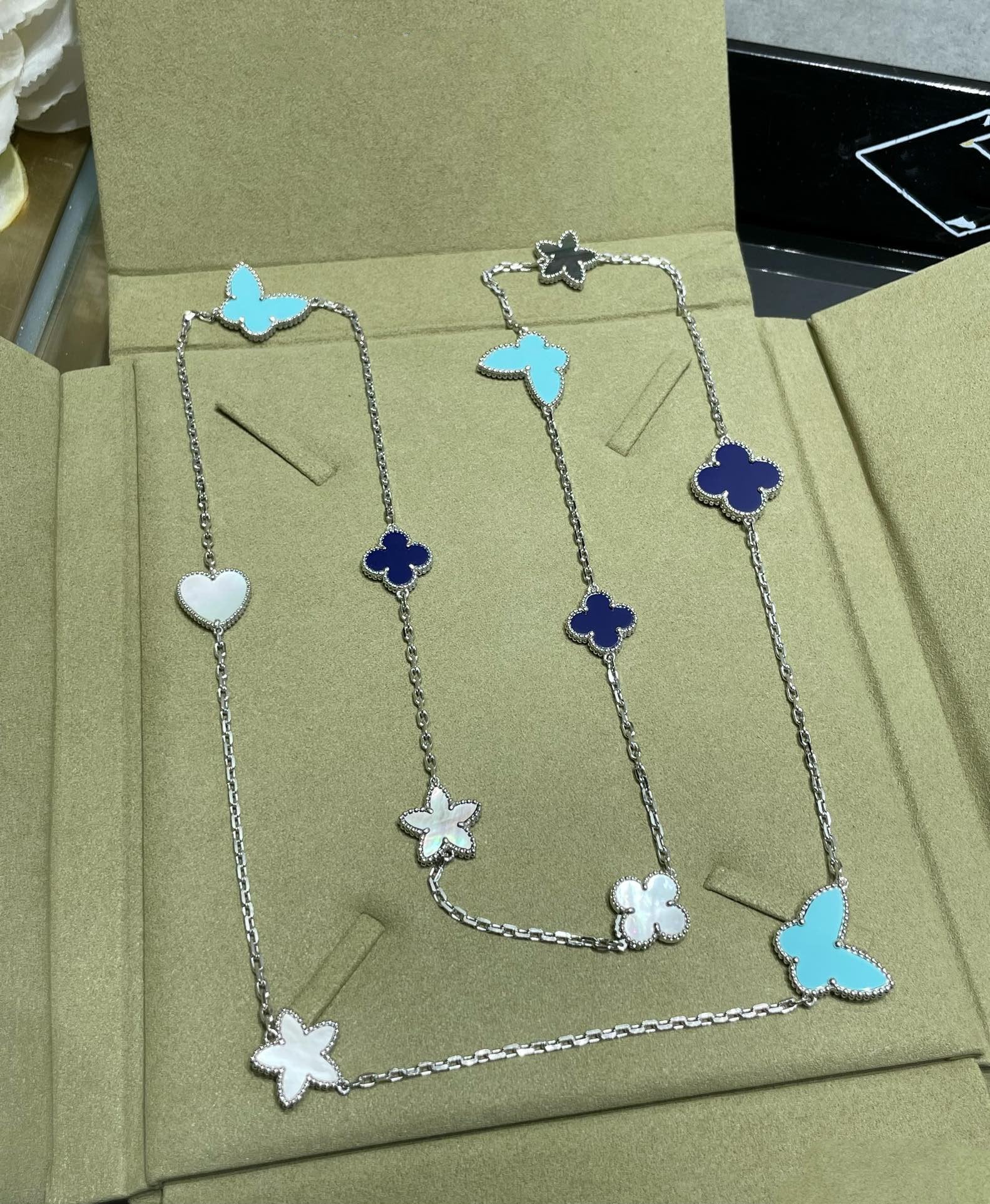 ¡®Imperial¡¯LUCKY CLOVER SILVER 11 MOTIF NECKLACE