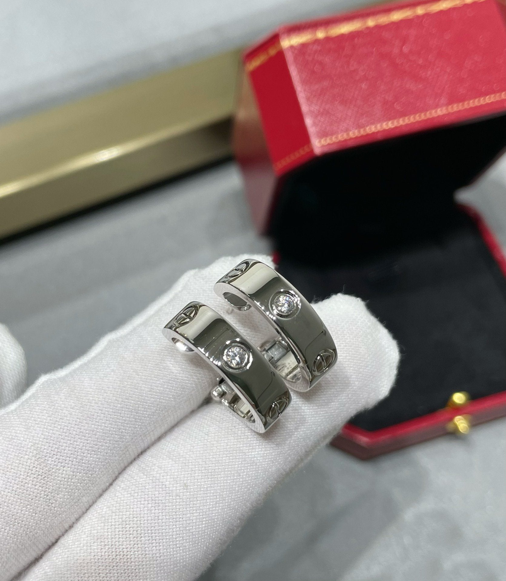 ¡®Imperial¡¯LOVE 5.5MM 1 DIAMOND EARRINGS