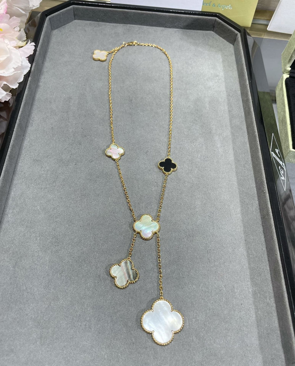 ¡®Imperial¡¯CLOVER 6 MOTIF MOP ONYX GOLD NECKLACE