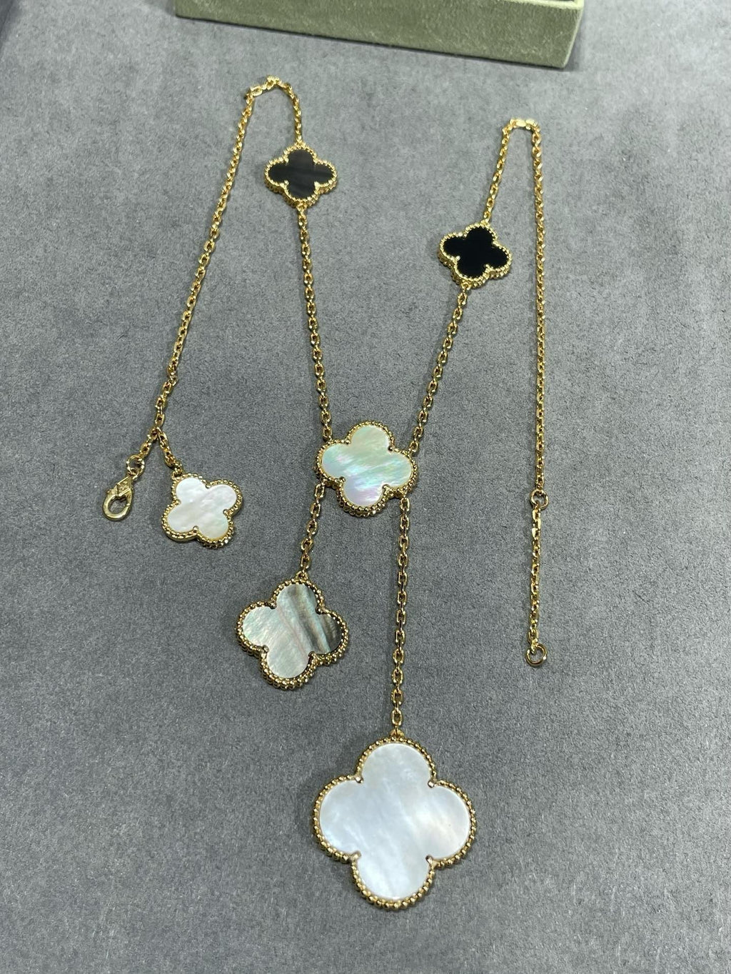 ¡®Imperial¡¯CLOVER 6 MOTIF MOP ONYX GOLD NECKLACE