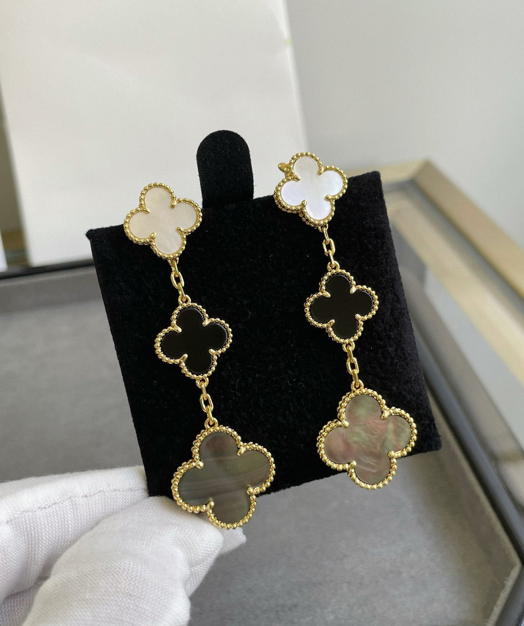 ¡®Imperial¡¯CLOVER 3 MOTIF MOP ONYX DARK MOP PINK GOLD EARRINGS