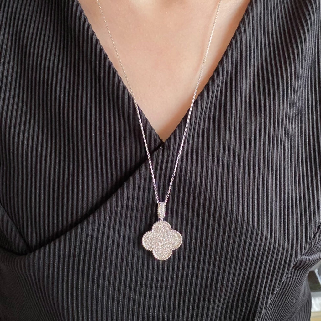¡®Imperial¡¯CLOVER 25MM LARGE PEDANT DIAMOND PAVED LONG NECKLACE