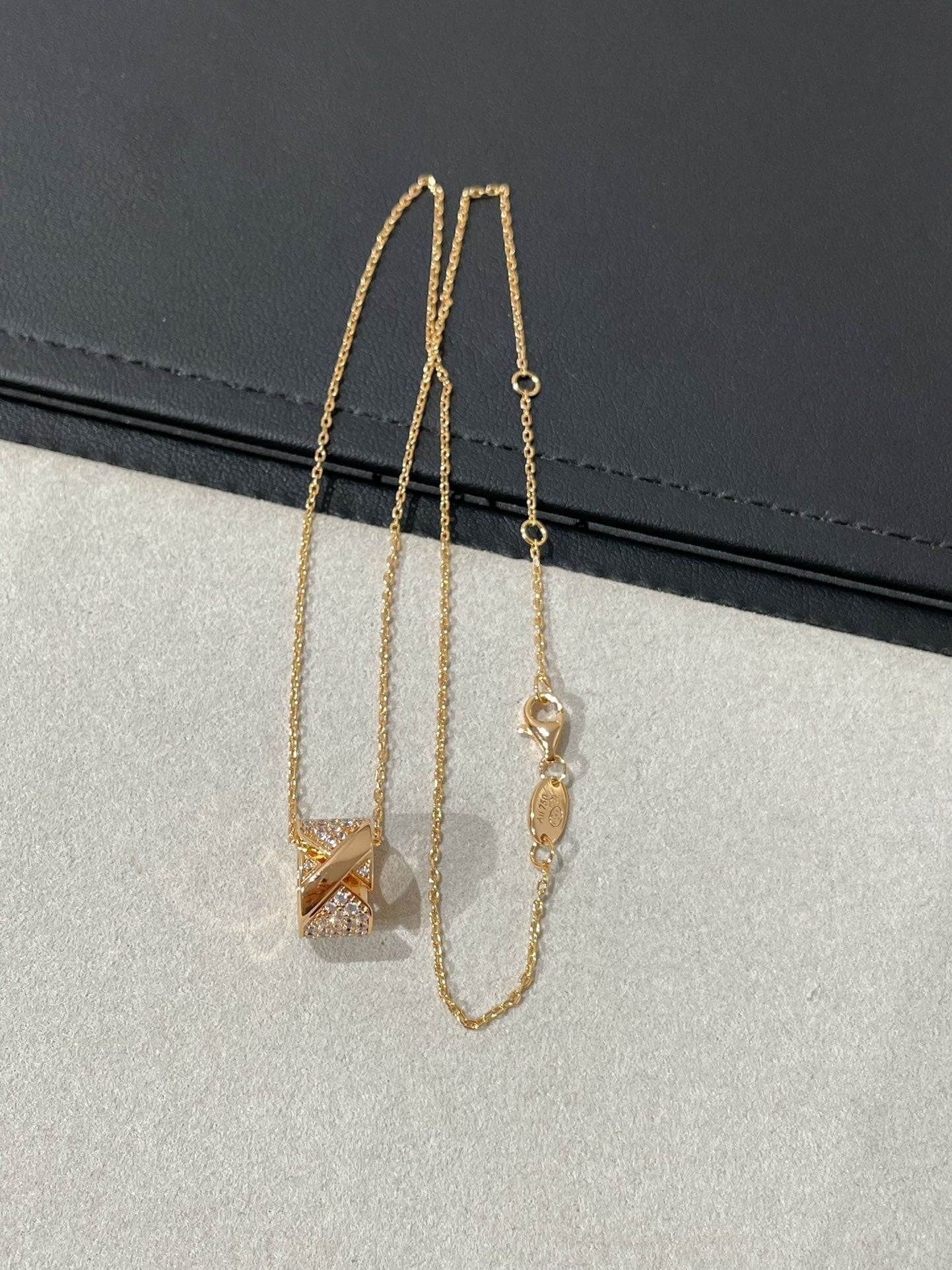 ¡®Imperial¡¯LIENS EVIDENCE DIAMOND PAVED NECKLACE