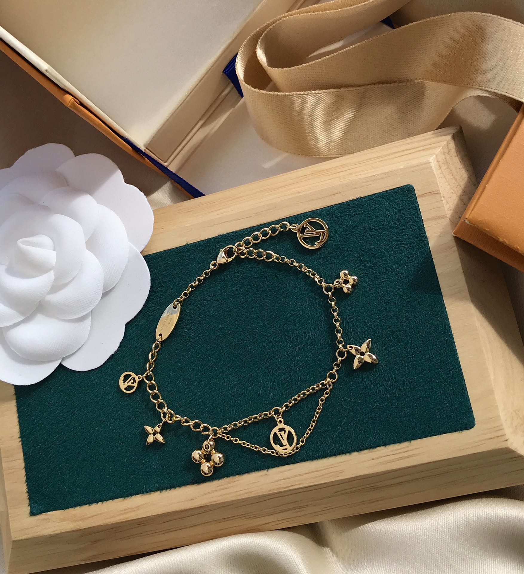 ¡®Imperial¡¯BLOOMING PINK GOLD MOP BRACELET