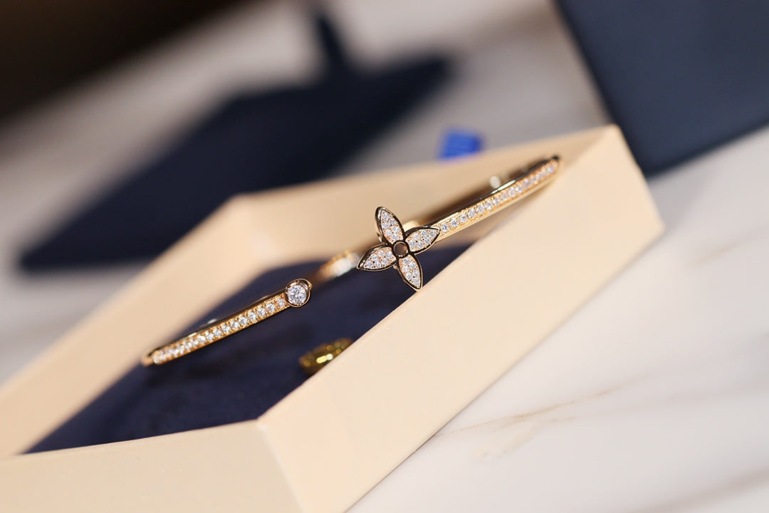 ¡®Imperial¡¯IDYLLE GOLD OPEN BRACELET DIAMOND PAVED