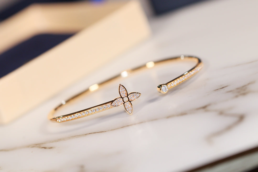 ¡®Imperial¡¯IDYLLE GOLD OPEN BRACELET DIAMOND PAVED