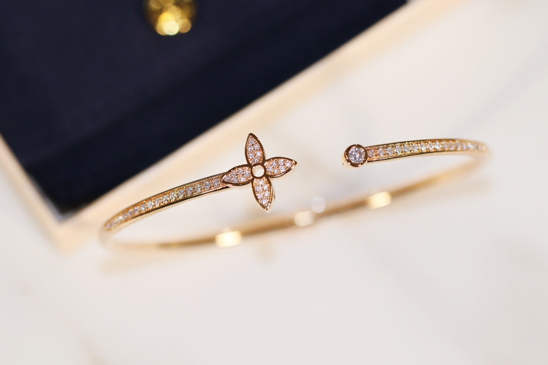 ¡®Imperial¡¯IDYLLE GOLD OPEN BRACELET DIAMOND PAVED