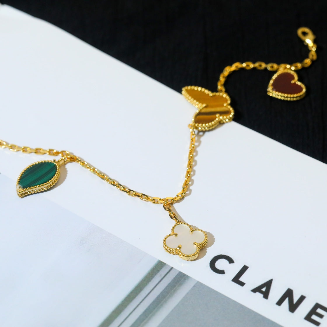 ¡®Imperial¡¯LUCKY SPRING 5 MOTIF GOLD BRACELET