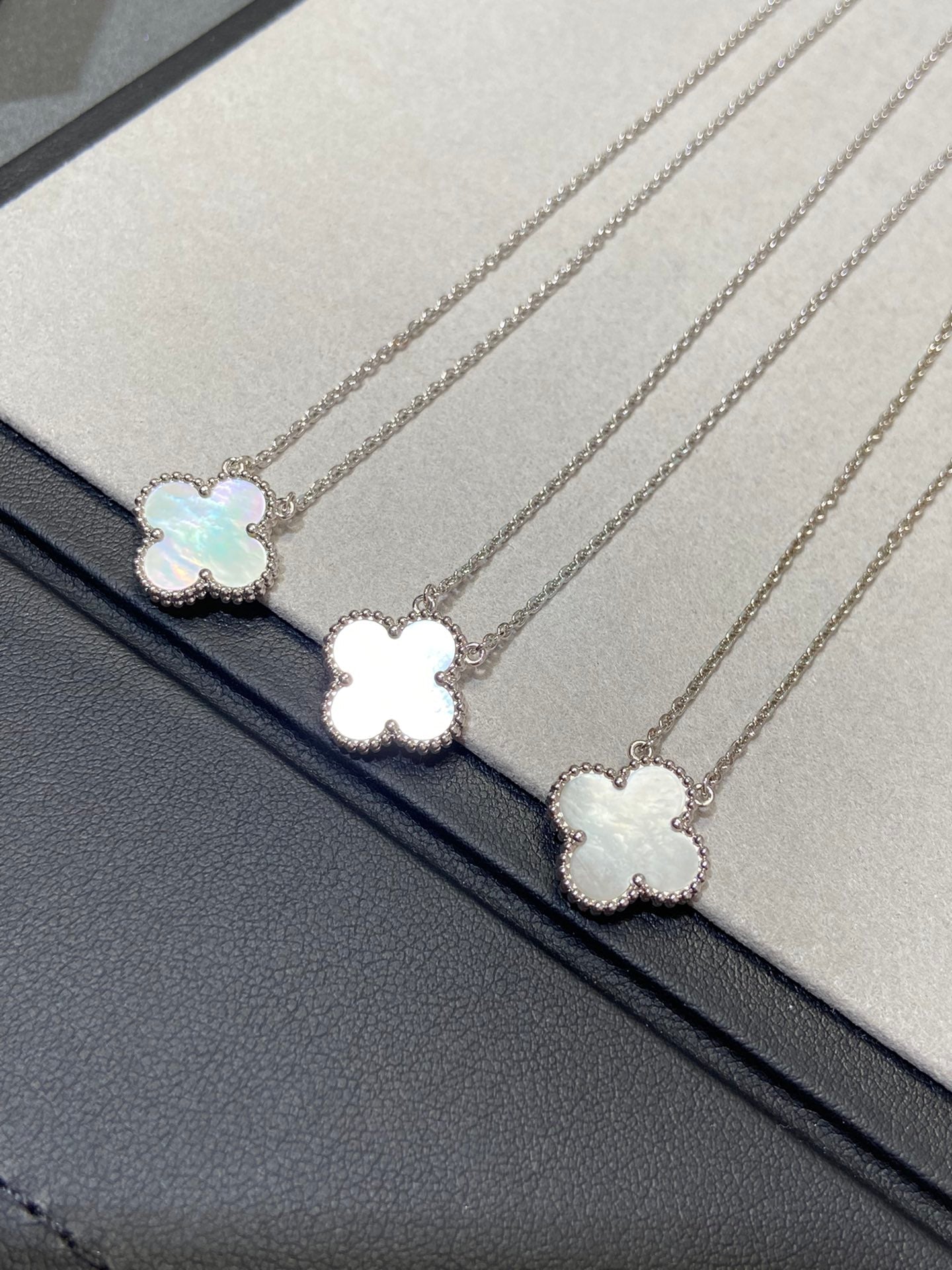 ¡®Imperial¡¯CLOVER MEDIUM SILVER WHITE MOP NECKLACE