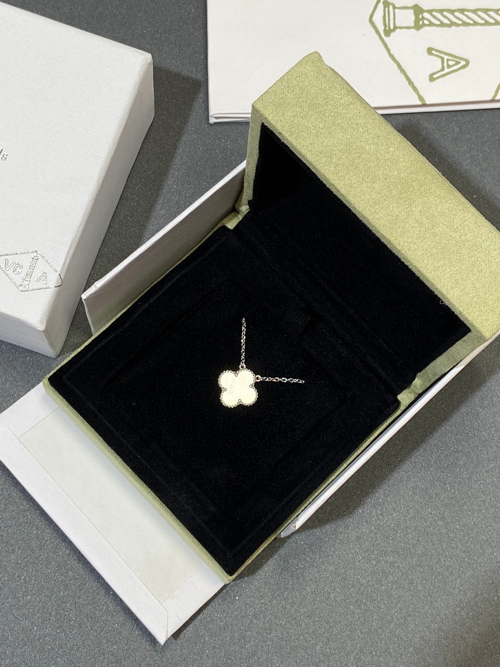 ¡®Imperial¡¯CLOVER MEDIUM SILVER WHITE MOP NECKLACE