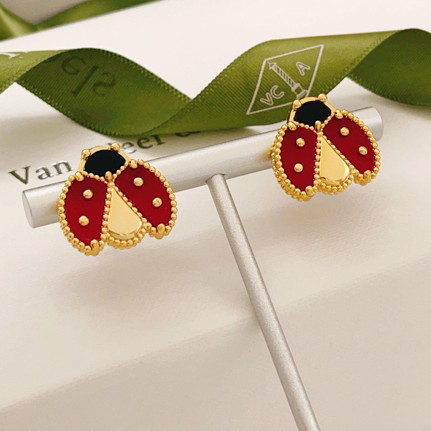 ¡®Imperial¡¯LUCKY LADYBUG EARRINGS
