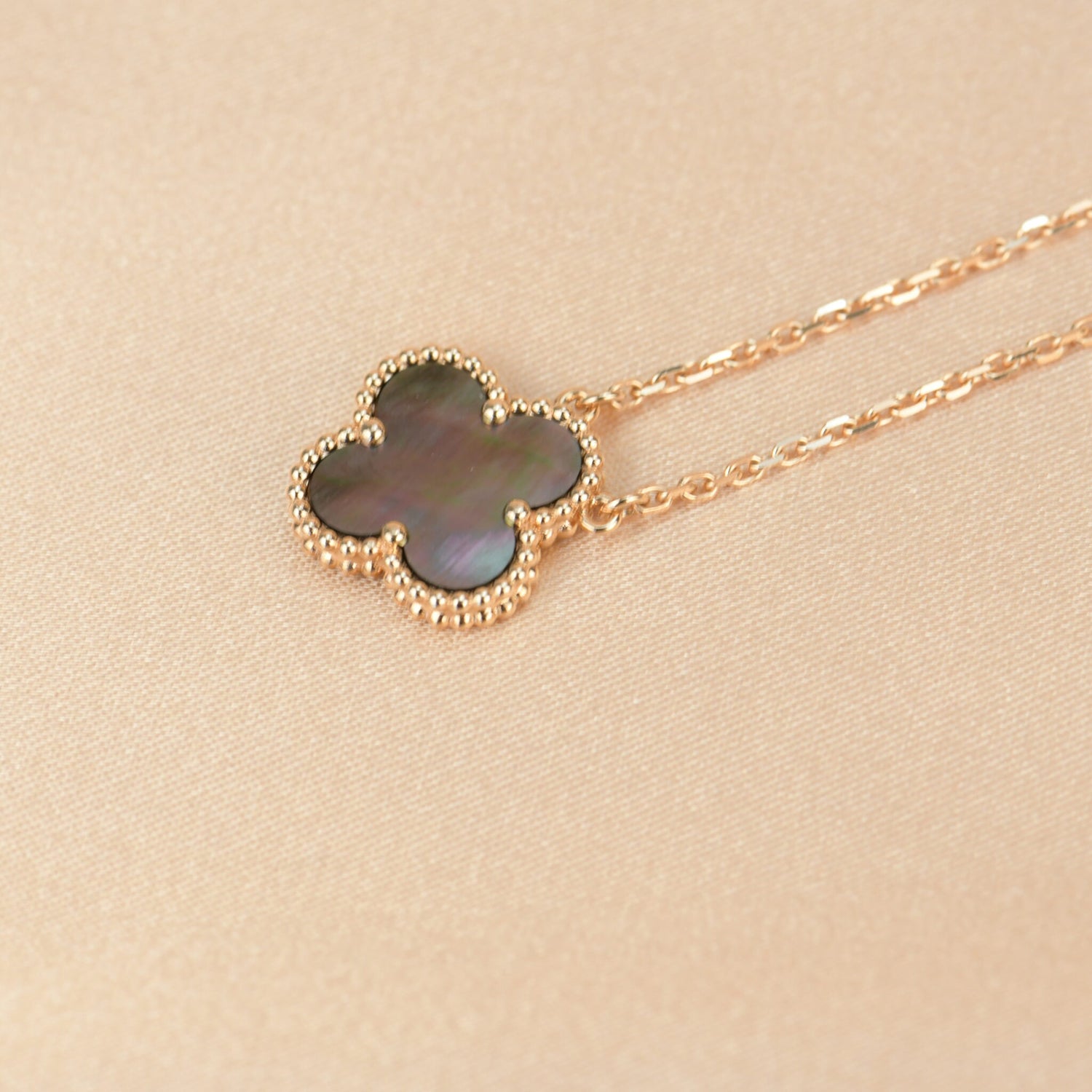 ¡®Imperial¡¯CLOVER 15MM  GRAY MOTHER OF PEARL NECKLACE
