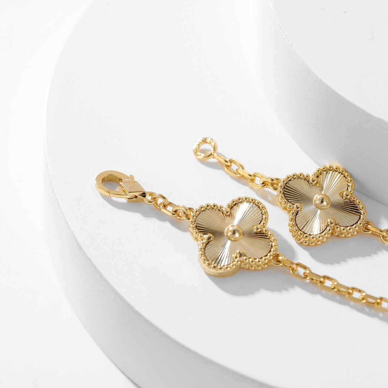 ¡®Imperial¡¯CLOVER 10 MOTIFS LASER NECKLACE