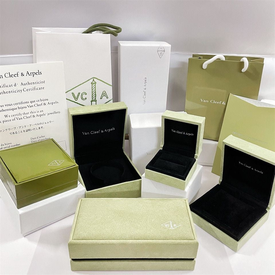 ¡®Imperial¡¯VA CLOVER BRACELET NECKLACE RING BOX GIFT BAG