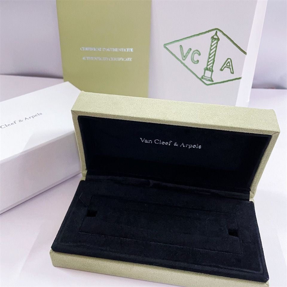 ¡®Imperial¡¯VA CLOVER BRACELET NECKLACE RING BOX GIFT BAG