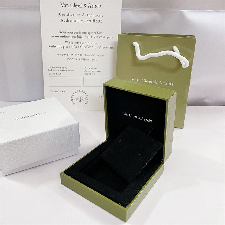 ¡®Imperial¡¯VA CLOVER BRACELET NECKLACE RING BOX GIFT BAG