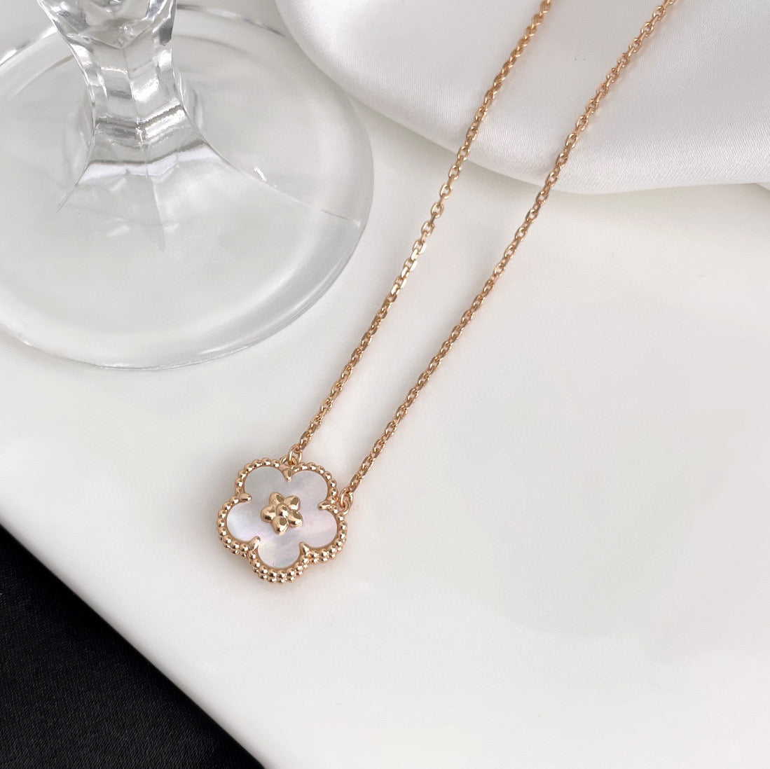 ¡®Imperial¡¯LUCKY  WHITE MOP  PLUM BLOSSOM NECKLACE