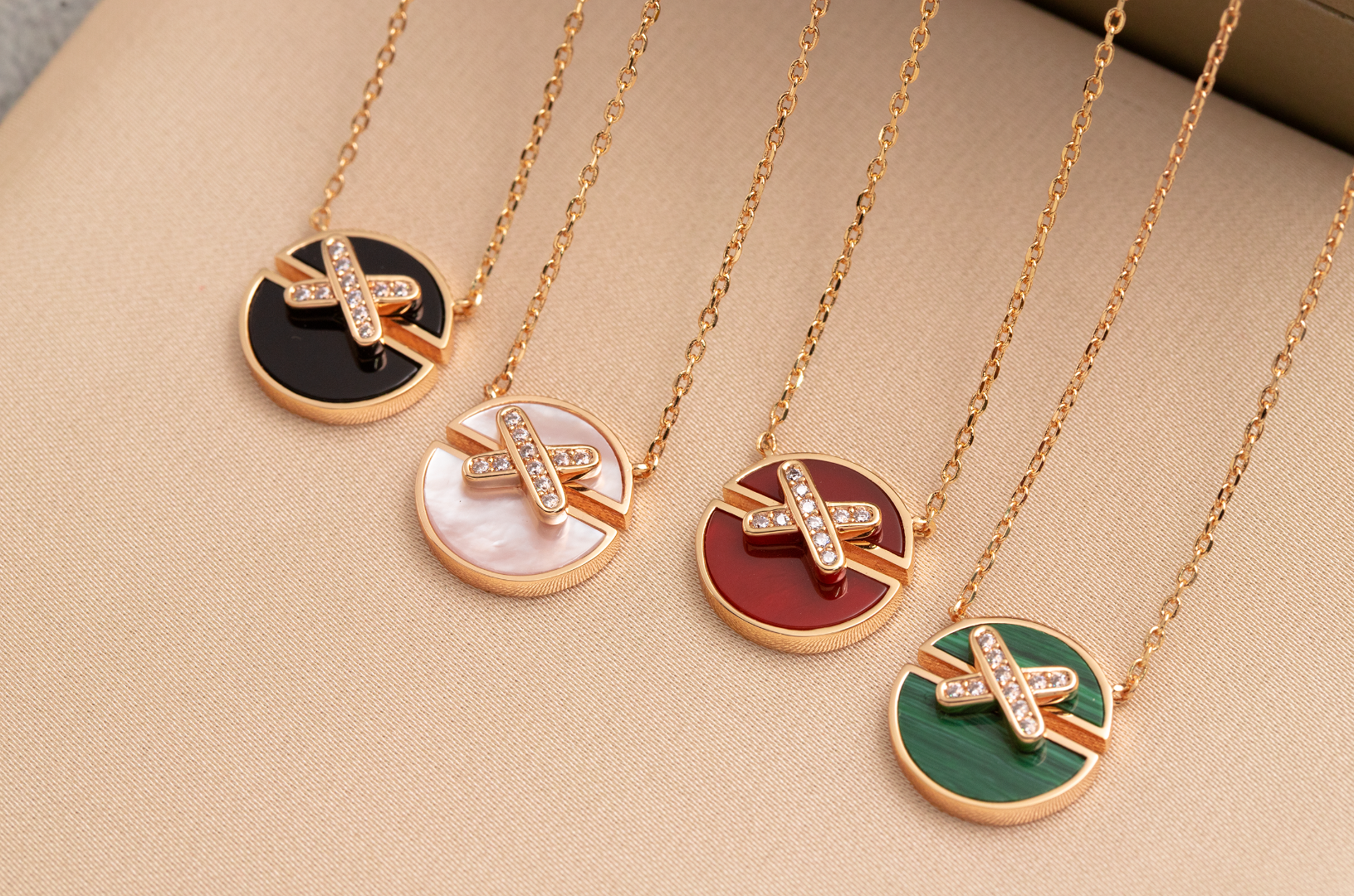 ¡®Imperial¡¯JEUX DE PINK GOLD DIAMOND NECKLACE