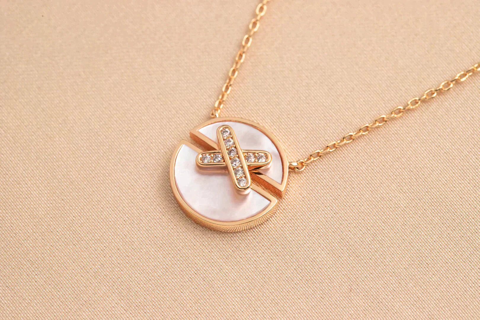 ¡®Imperial¡¯JEUX DE ROSE GOLD DIAMOND NECKLACE