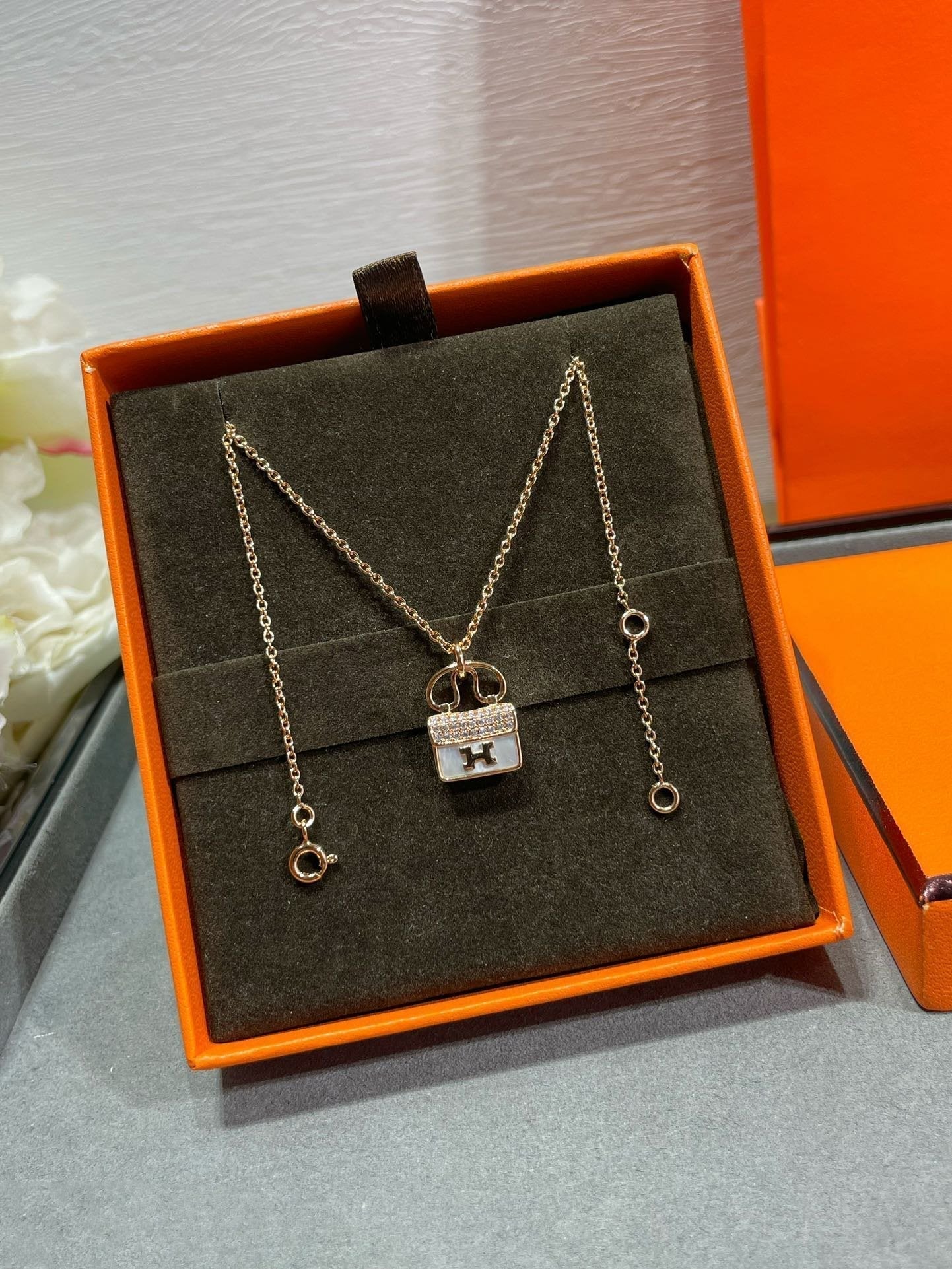 ¡®Imperial¡¯H CIRCE MOISSANITE PENDANT NECKLACE GOLD