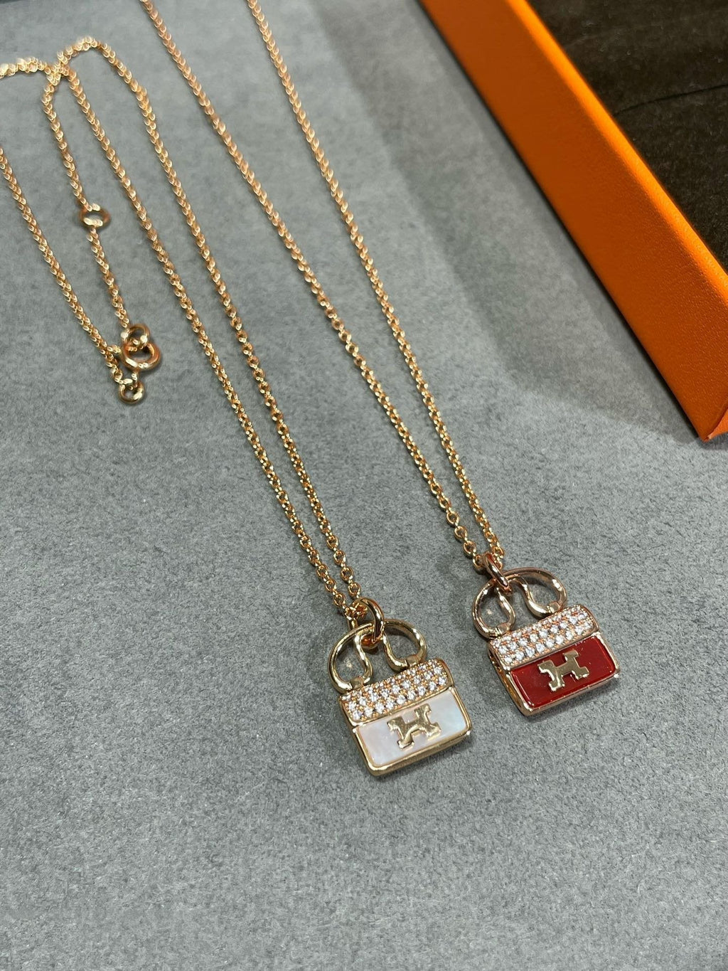 ¡®Imperial¡¯H CIRCE MOISSANITE PENDANT NECKLACE GOLD