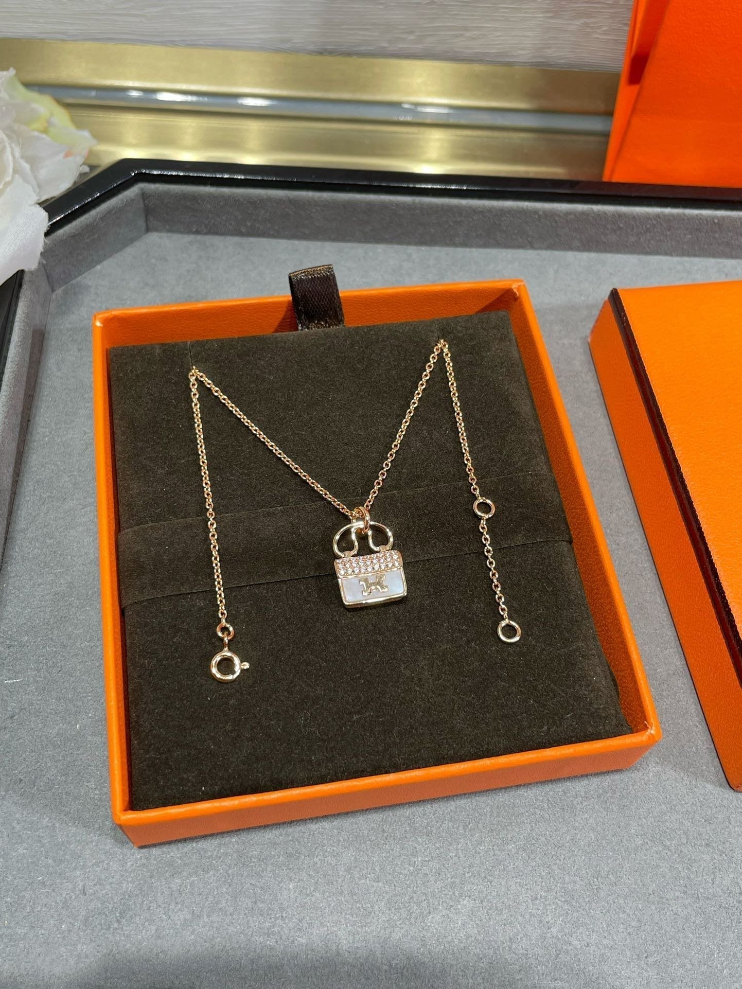 ¡®Imperial¡¯H CIRCE MOISSANITE PENDANT NECKLACE GOLD