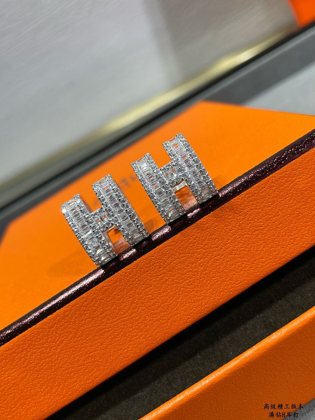 ¡®Imperial¡¯H STUD EARRINGS WITH SILVER DIAMONDS