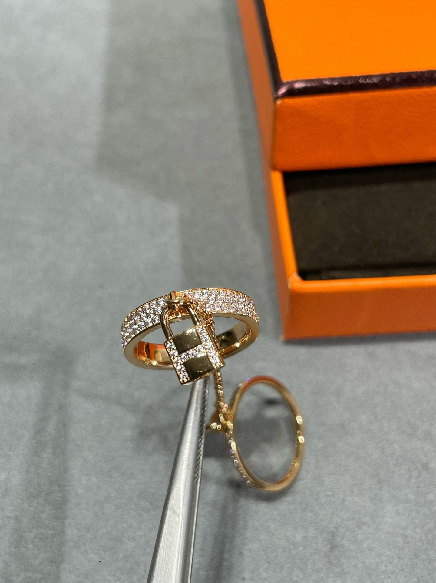 ¡®Imperial¡¯HM KELLY CLOCHETTE DOUBLE RING IN  WITH DIAMONDS