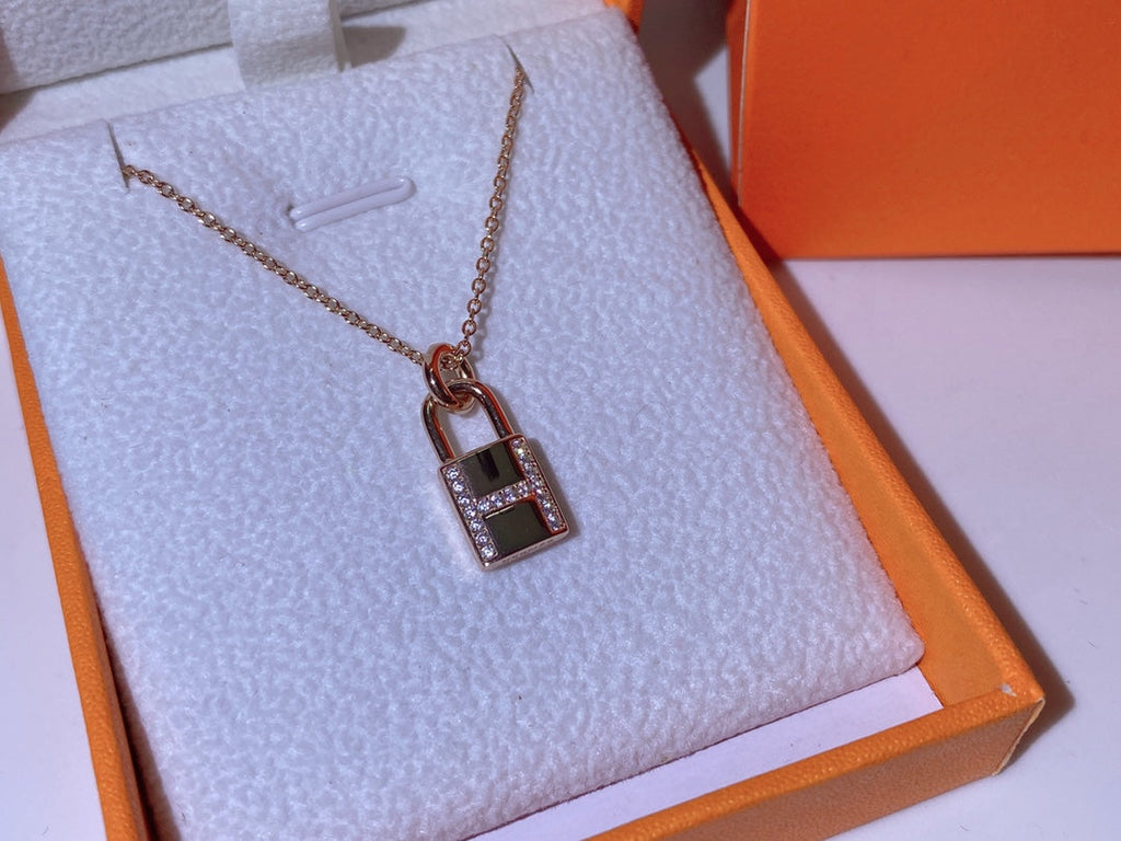 ¡®Imperial¡¯HM ADVANCED NICHE LOCK HEAD NECKLACE DIAMONDS