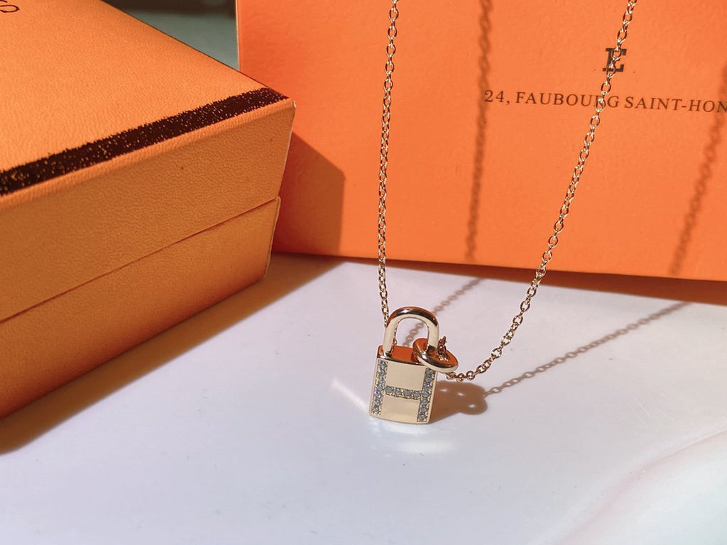 ¡®Imperial¡¯HM ADVANCED NICHE LOCK HEAD NECKLACE DIAMONDS